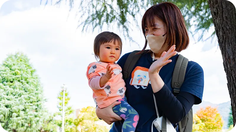 園児が登園してくる様子